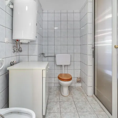 1 Bedroom Beautiful In Apartment
