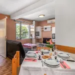 Апартаменты 1 Bedroom Beautiful In *