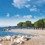 1 Bedroom Beautiful In *