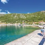 Апартаменты 1 Bedroom Beautiful In
