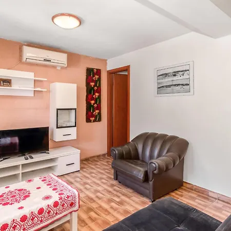1 Bedroom Beautiful In Апартаменты *