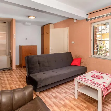 Apartment 1 Bedroom Awesome In